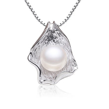 Load image into Gallery viewer, Lotus Leaf Pendant Necklace