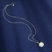 Load image into Gallery viewer, Pearl Pendant Necklace