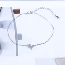 Load image into Gallery viewer, Heart-shaped Necklace