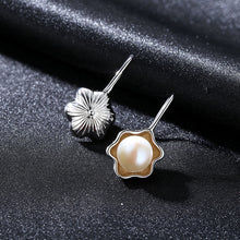 Load image into Gallery viewer, Flower Pearl Earring