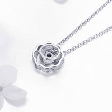 Load image into Gallery viewer, Flower Pendant Necklace