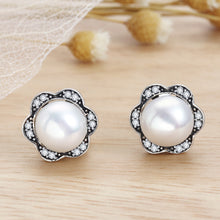 Load image into Gallery viewer, Flower Pearl Earrings